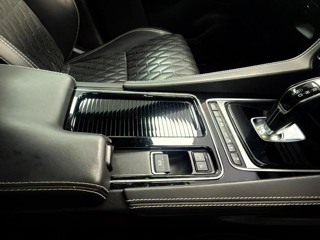 
								Jaguar F-Pace 2019 Automatic (S8) full									