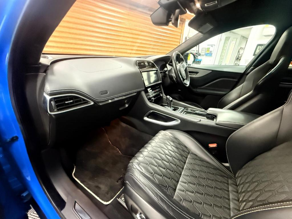 
								Jaguar F-Pace 2019 Automatic (S8) full									