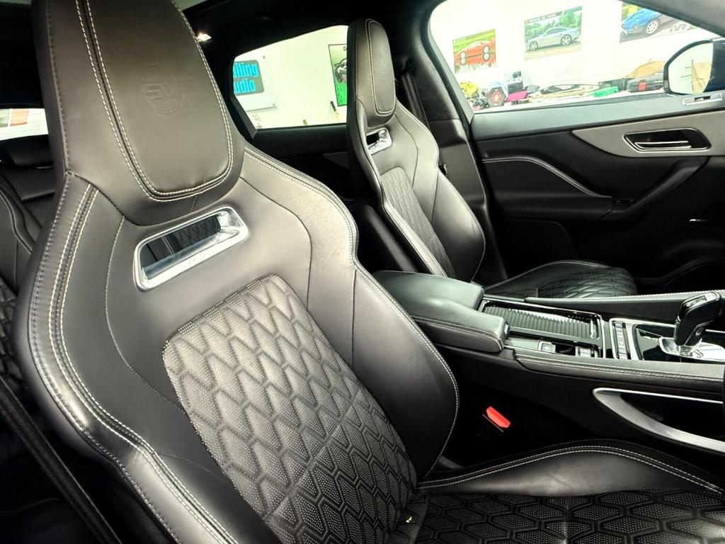 
								Jaguar F-Pace 2019 Automatic (S8) full									