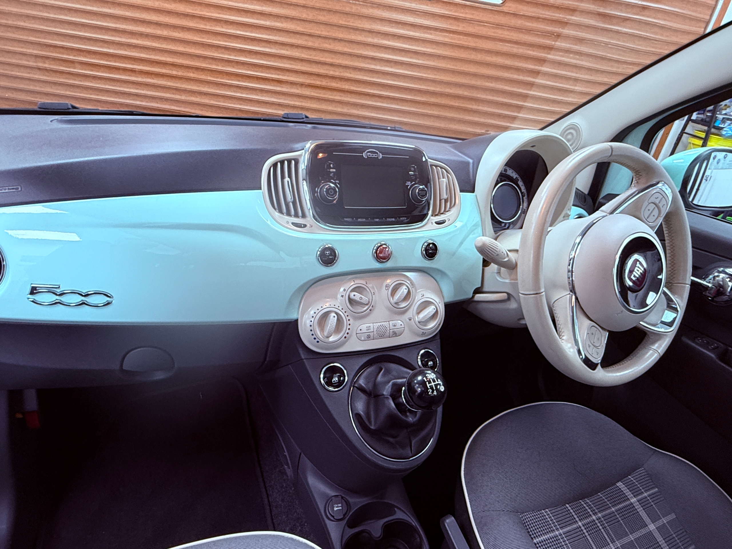 
								Fiat 500 2015 LOUNGE Hatchback full									