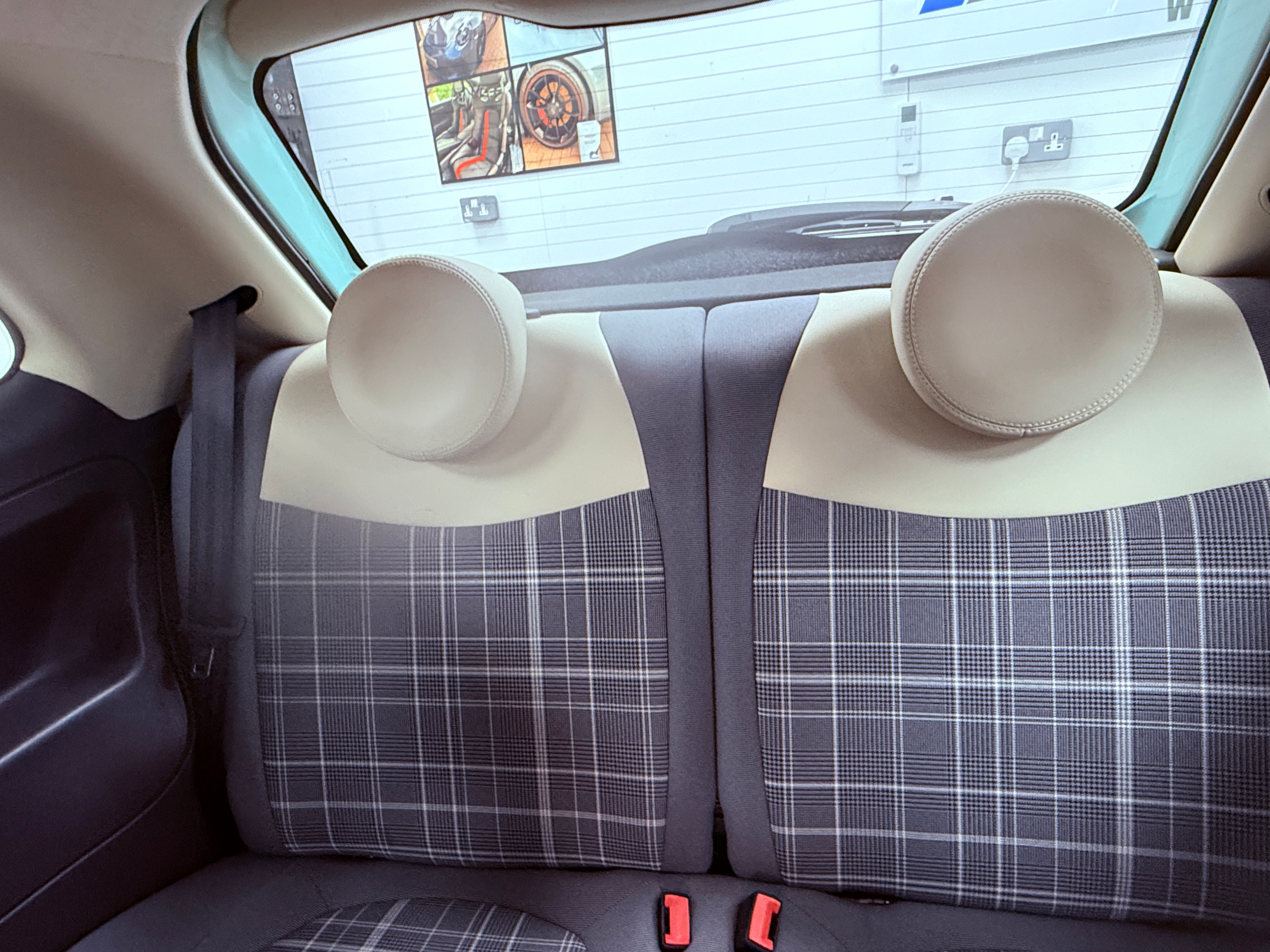 
								Fiat 500 2015 LOUNGE Hatchback full									