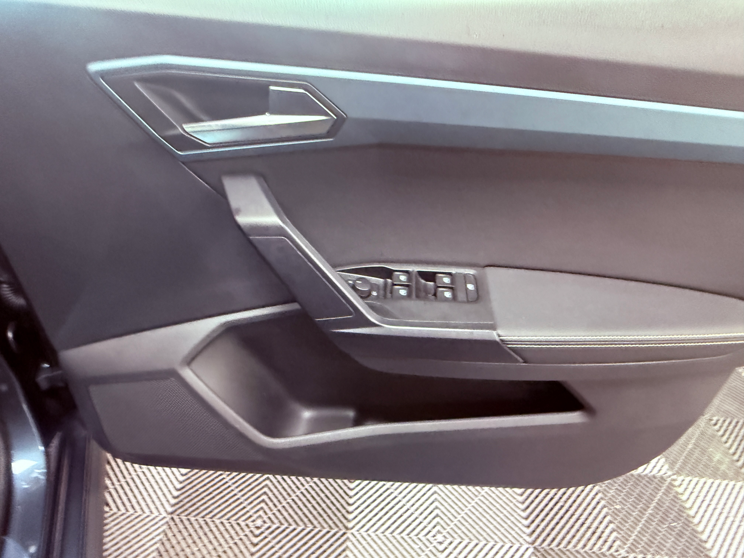 
								Seat Arona,2024 Hatchback, 9600 miles!!! full									